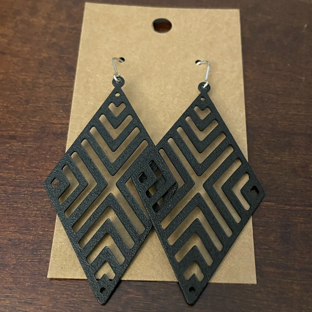 5 for $10🟢 Black Diamond Shaped Earrings